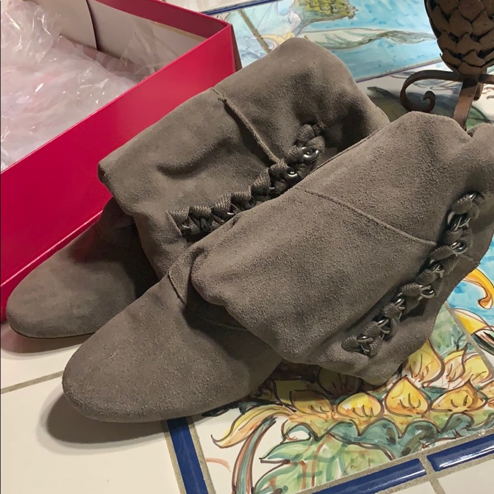 Boots - Picture 2 of 3